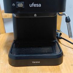 Ufesa Varese Espresso Machine + Barista Kit