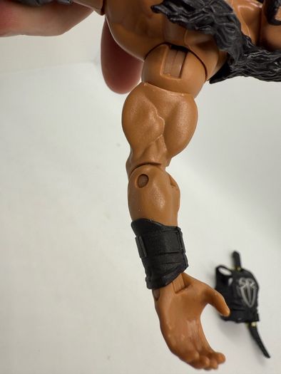 wwe elite series 35 Roman Reigns action figure