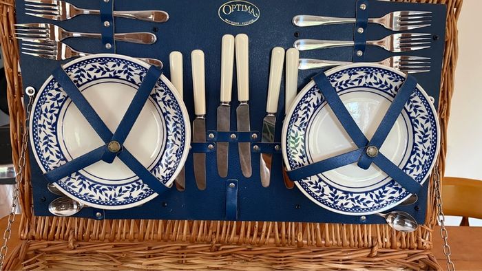 Vintage Wicker  Picnic Basket with 6 person setting
