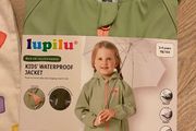 Rain coat, hair clips