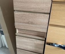 2 bedside lockers