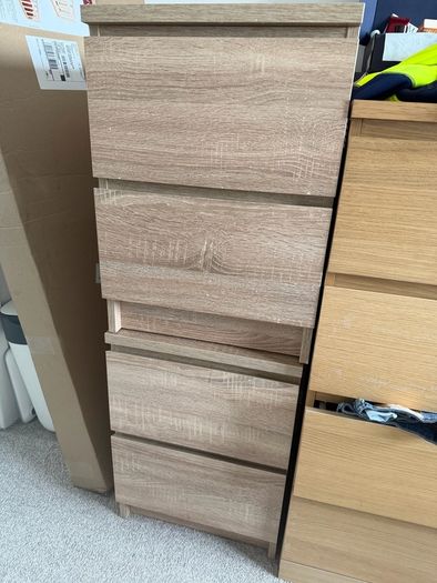 2 bedside lockers