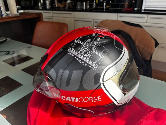 Ducati Arai RX7V