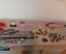 Collection of costume Jewellery necklace all sorts no broken pieces various brands