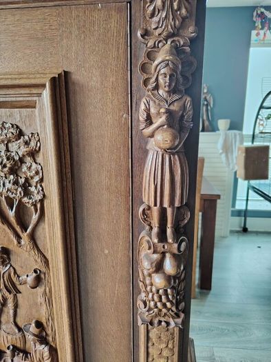 Beautiful antique oak cabinet