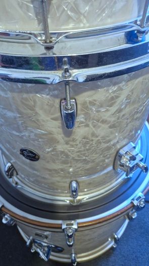 Grestch Renown drumkit (4 piece) with hardcases
