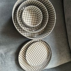Round storage boxes