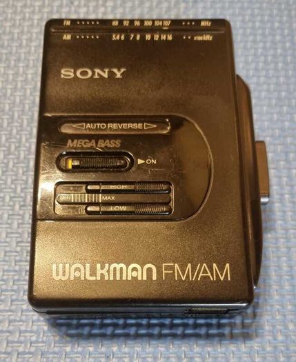 Sony Walkman WM-F2065 AM/FM Cassette Player Auto Reverse Mega Bass Tested, full working.
