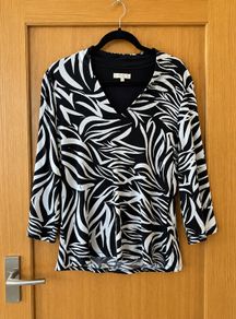 Hobbs London Black & White Patterned V-Neck Top Size L