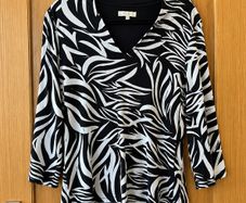 Hobbs London Black & White Patterned V-Neck Top Size L