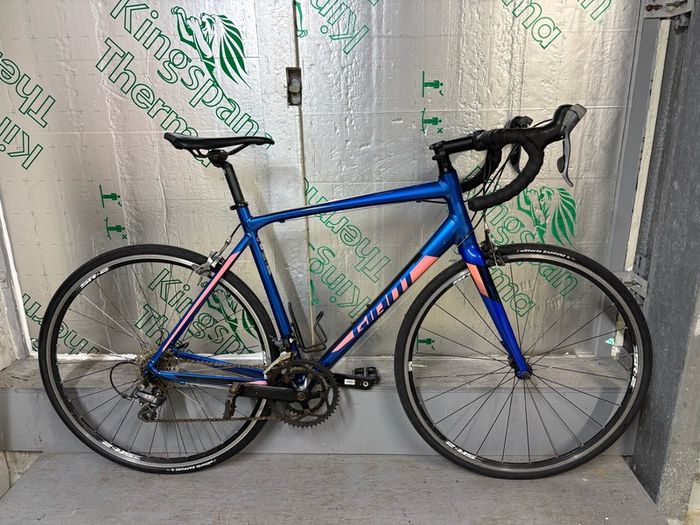 Giant Contend 2 Road bike