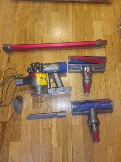 Dyson v8