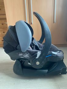 BeSafe baby car seat with isofix base