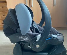 BeSafe baby car seat with isofix base