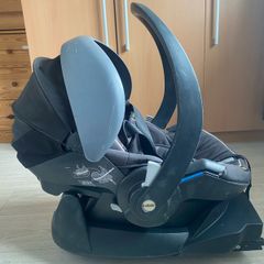 BeSafe baby car seat with isofix base