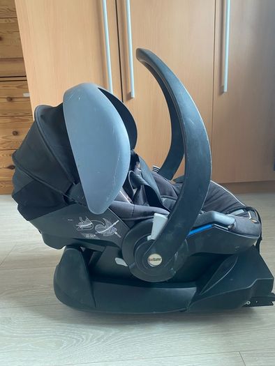 BeSafe baby car seat with isofix base