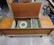 Vintage Radiogram - Fidelity Radio Company RG33