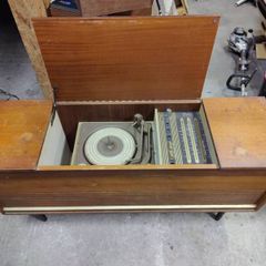 Fidelity Radio Company Radiogram RG33 vintage radio/turntable