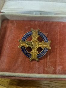 Vintage Ireland. EUCHARISTIC CONGRESS, DUBLIN, 1932, pilgrim's gilt bronze and enamel lapel badge