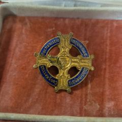 Vintage Ireland. EUCHARISTIC CONGRESS, DUBLIN, 1932, pilgrim's gilt bronze and enamel lapel badge