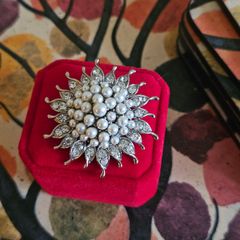 Pearl Brooch / Unworn