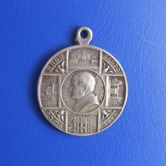 POPE PIUS XI (Anno Santo 1925) - a scarce commemorative medal depicting Pius XI and Saints Peter and Paul on the reverse side