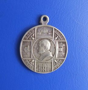 POPE PIUS XI (Anno Santo 1925) - a scarce commemorative medal depicting Pius XI and Saints Peter and Paul on the reverse side