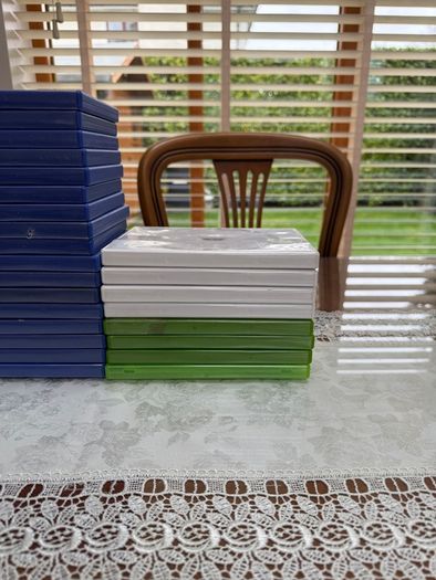 (24) Empty case covers. PS2 Xbox 360 Wii