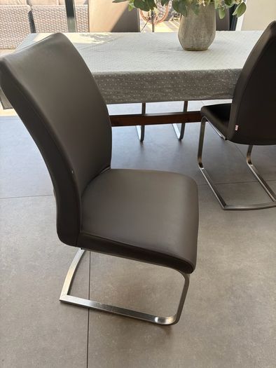 dining room chairs x 4
