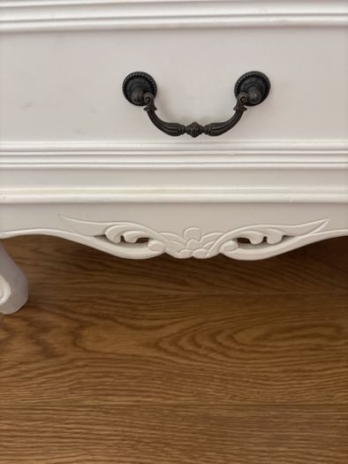 White display cabinet