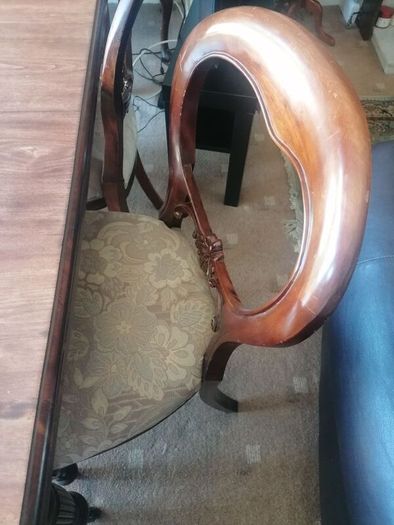 Solid Timber Extendable Dining Table & 6 Matching Chairs