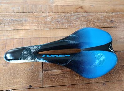 Lightweight bike saddle