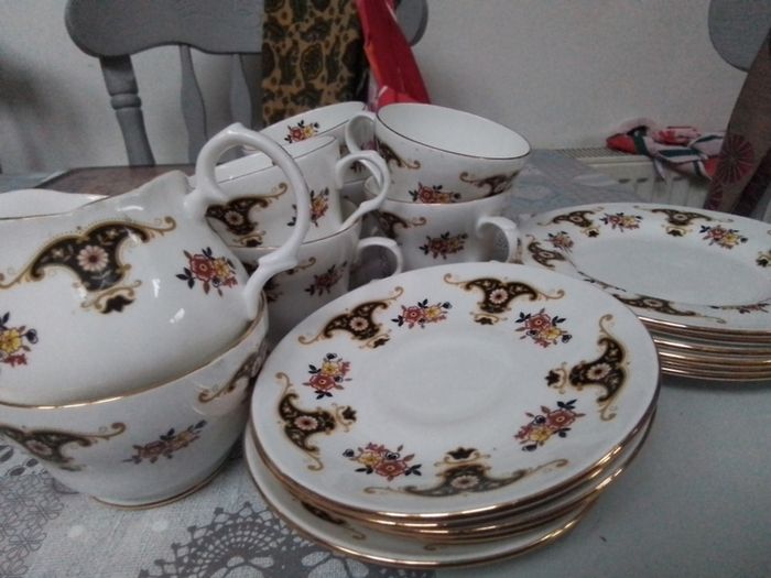 Twenty piece China Teaset
