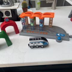 Brio Smart Tech Original Washing Station with BRIO Smart Tech ST-217 - Blue & Silver Streamlined Express Train