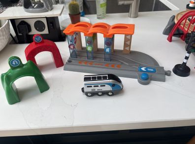 Brio Smart Tech Original Washing Station with BRIO Smart Tech ST-217 - Blue & Silver Streamlined Express Train