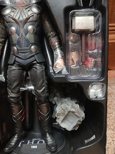 Hot toys Thor mms146 figure