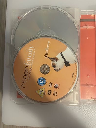 DVD boxset of modern family the complete seasons 1-3 11 discs 72 episodes