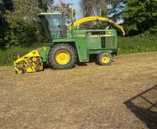 John Deere 6810 harvester