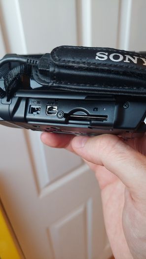 Sony Handycam HDR-PJ200E Camcorder Video Camera