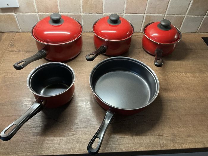 Brand New Teflon Red Pots