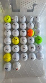32 Srixon golf balls