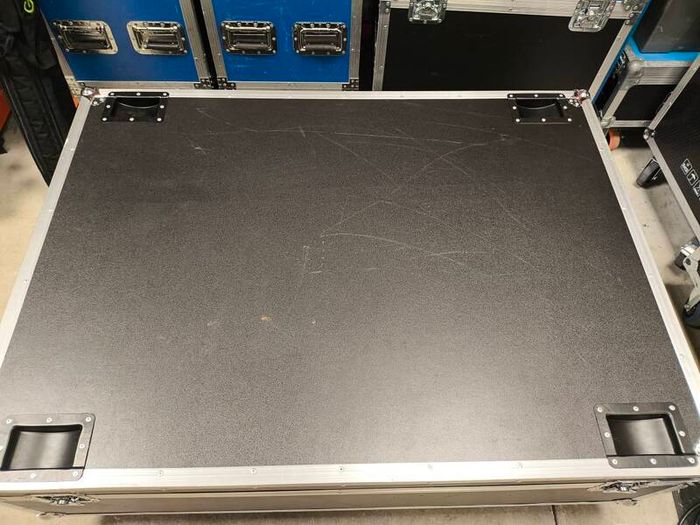 Flight case on wheels