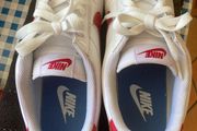Nike Trainers (White with Logo Size 8 adults.