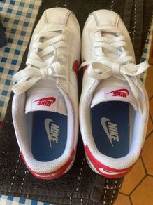 Nike Trainers (White with Logo Size 8 adults.