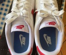 Nike Trainers (White with Logo Size 8 adults.