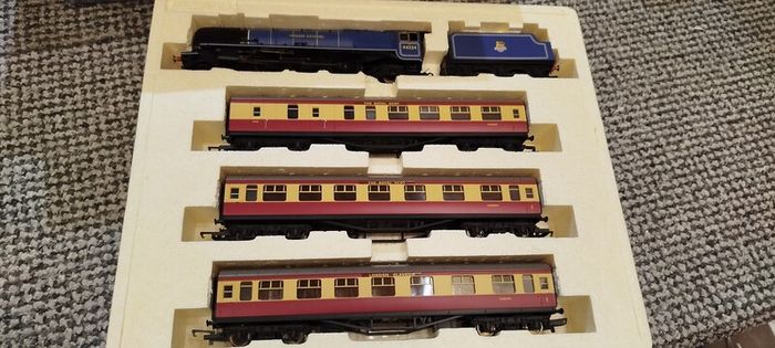 Hornby R2306M The royal Scot Train Pack, new