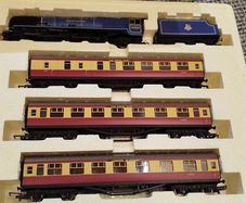Hornby R2306M The royal Scot Train Pack, new