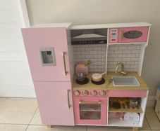 Toy kitchen