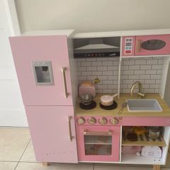Toy kitchen