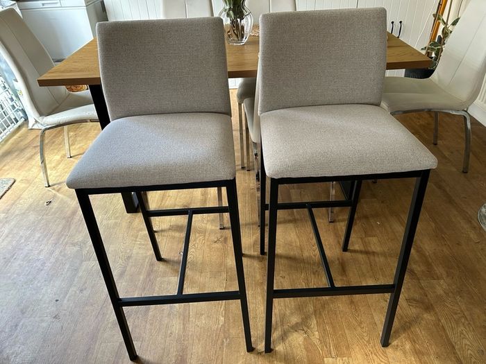 bar stool